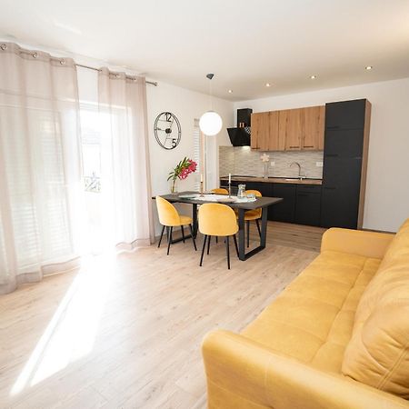 Apartments Tomulic Novalja Luaran gambar